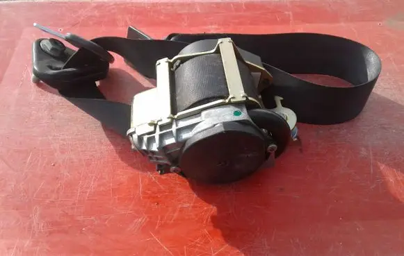 Citroen C6 Rear seatbelt