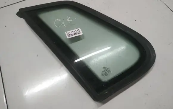 Volkswagen Polo IV 9N3 Rear side window as2