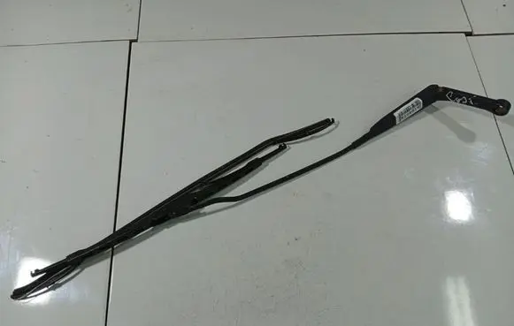 Audi A4 S4 B5 8D Front wiper blade arm 8D1955408A