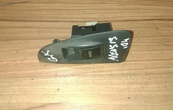 Toyota Avensis T250 Electric window control switch