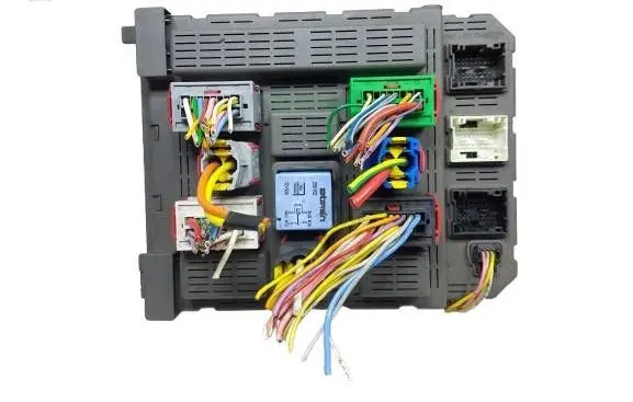 Peugeot 607 Fuse module 9648723680