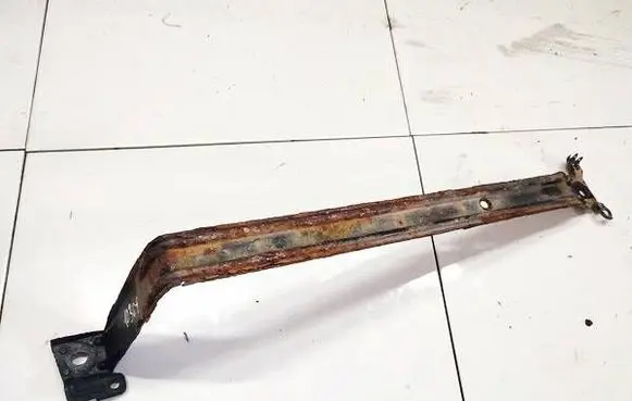 Fuel tank mounting bracket