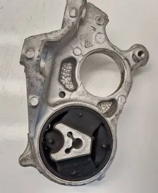 Citroen C4 II Engine mount bracket 9684500180