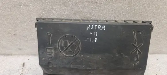 Opel Astra J Fuse box cover 13302323