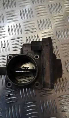 Volkswagen Golf IV Throttle valve 038128063c