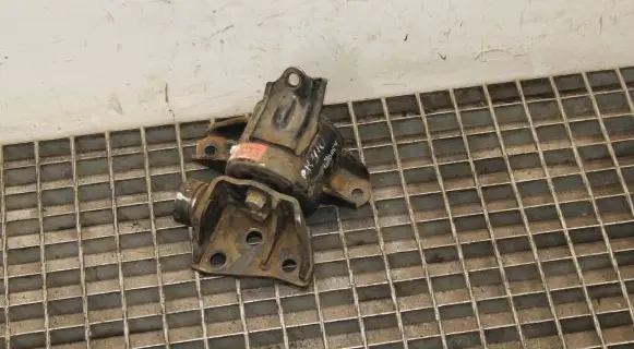 KIA Sportage Engine mount bracket