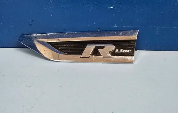 Volkswagen Tiguan Fender model badge letters 5NA853688A