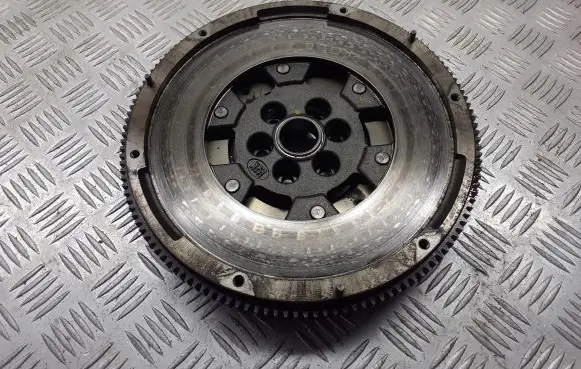 Volkswagen PASSAT B6 Dual mass flywheel 