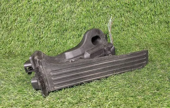Volkswagen Jetta VI Accelerator throttle pedal 1K1723503AR