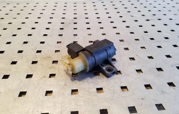 Renault Megane III Turbo solenoid valve 70181405 8200790180