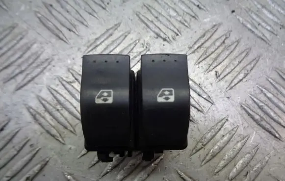 Renault Clio II Front door window switch trim 