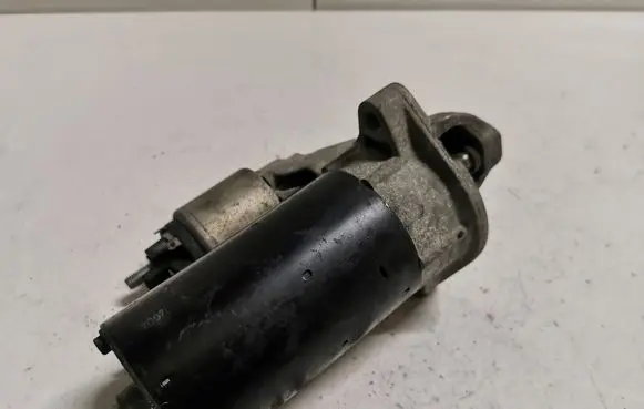 BMW 5 E60 E61 Starter motor 7796892