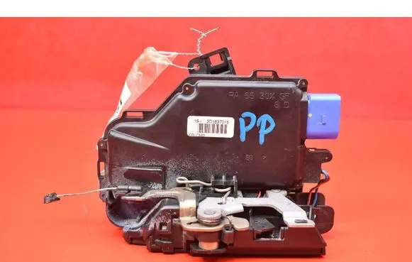 Volkswagen Golf IV Front door lock 3D1837016