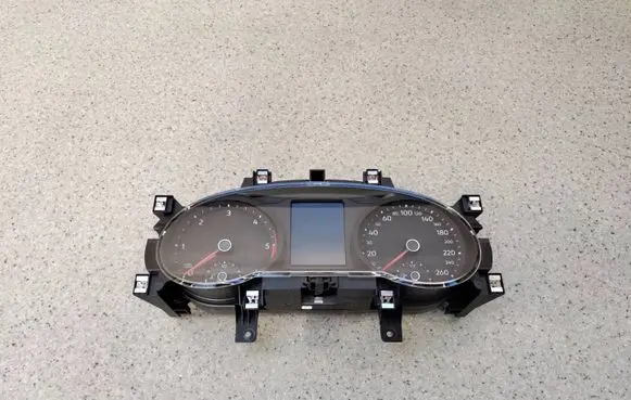 Volkswagen Tiguan Speedometer (instrument cluster) 5NA920751A04 5NA920751A