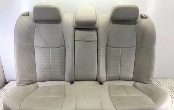 Infiniti Q70 Y51 Second row seats 