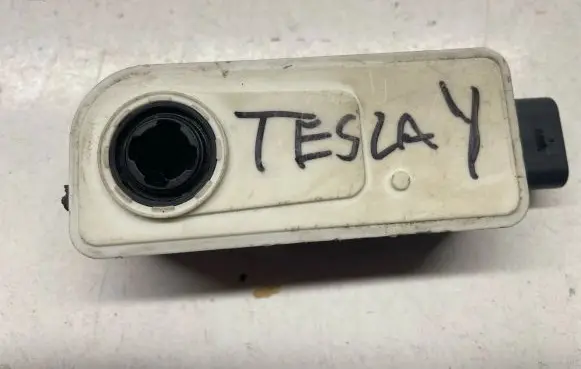 Tesla Model Y Radiator active air flap actuator 109776700B