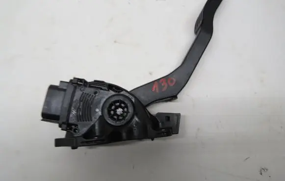 Volvo V60 Accelerator throttle pedal 31329061 C95YE01 6PV01083417