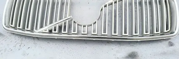 Volvo XC90 Front bumper upper radiator grill 31353438 31425933