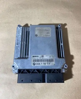 BMW 7 E65 E66 Engine control unit/module 7793839 7793518 0281011231