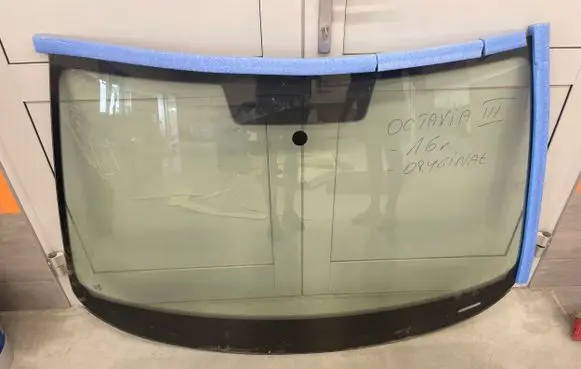 Skoda Octavia Mk3 (5E) Front windscreen/windshield window 
