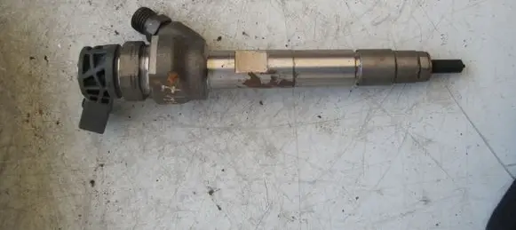 BMW 5 G30 G31 Fuel injector 8514148