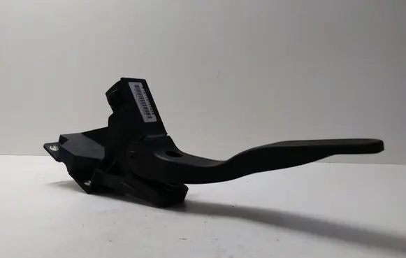 Ford Mondeo Mk III Accelerator throttle pedal 1S719F836AB