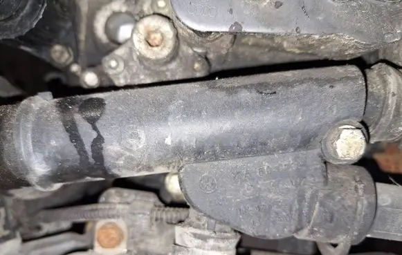 Skoda Octavia Mk2 (1Z) Engine coolant pipe/hose 038121132