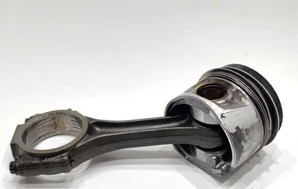 Volkswagen PASSAT B7 Piston with connecting rod 038J