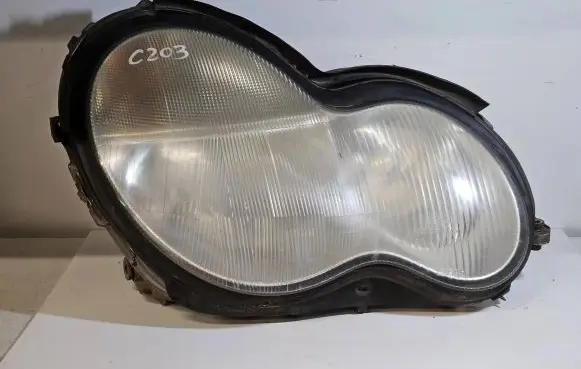 Mercedes-Benz C W203 Headlight/headlamp E983046 867868E125 2A011H