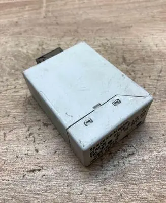 BMW 3 E46 Wing mirror control module 8376506