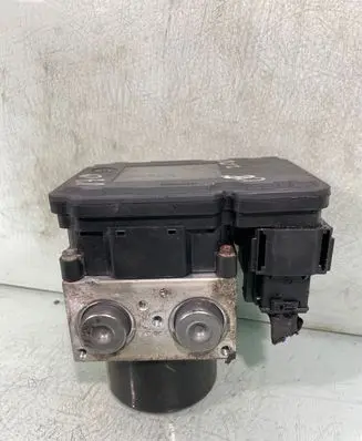 Volvo V70 ABS Pump 30681619 A426g8w175 P30681619