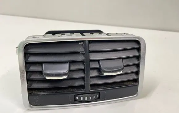 Rear air vent grill