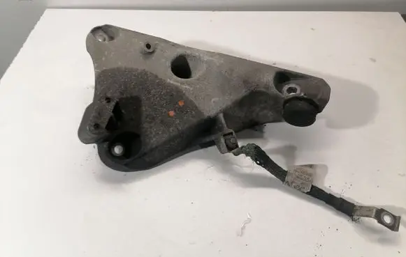 BMW X5 E70 Engine mounting bracket 68572910