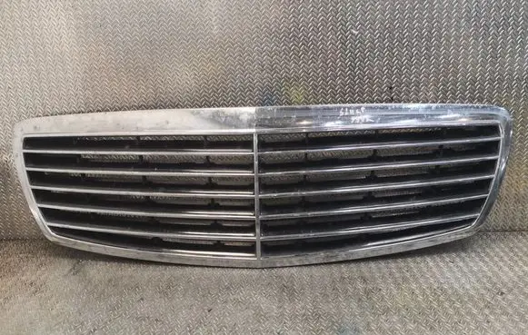 Mercedes-Benz E W211 Quarter panel pressure vent 2118800583