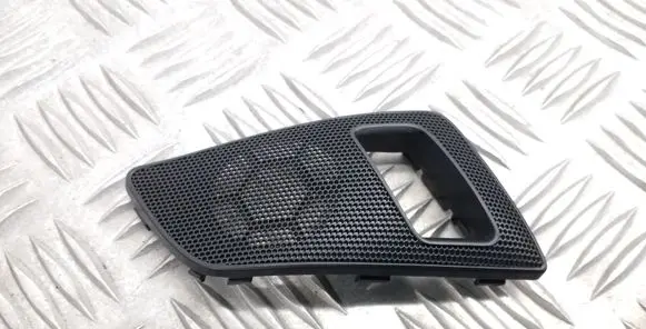 Skoda Octavia Mk2 (1Z) Rear door window switch trim 1Z0868160A