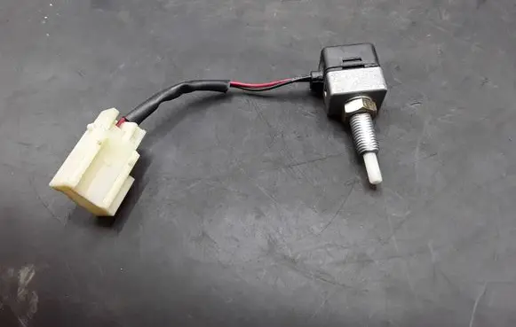 Hyundai Trajet Brake pedal sensor switch 9384038000