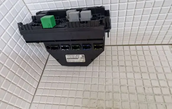 Mercedes-Benz C W204 Fuse module A2125451401 A2129028002 A2129009905