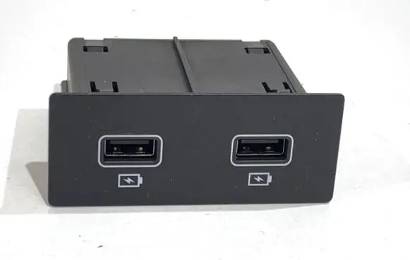 Renault Trafic III (X82) USB socket connector 280230033R