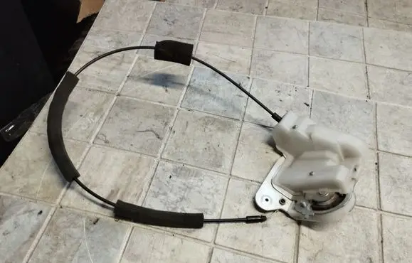 Mazda 5 Sliding door lock 