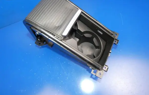 Volvo XC60 Cup holder front 