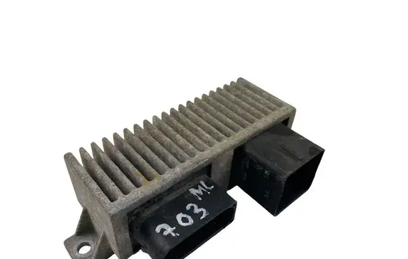 Renault Megane III Glow plug pre-heat relay 8200558438A