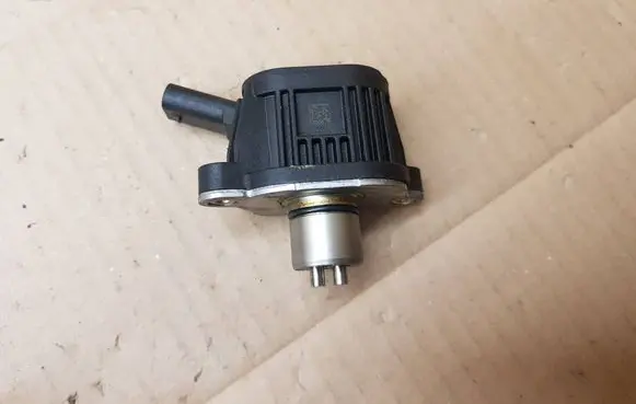 Volkswagen Golf VII Camshaft vanos timing valve 04E906048A 0704181154404 10409903