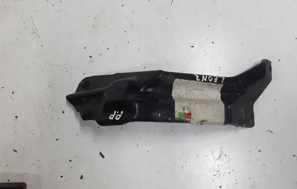 Seat Leon (1P) Fender mounting bracket 