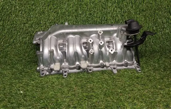 Opel Zafira B Intake manifold 700997110 73858233