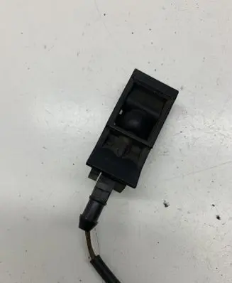 Windshield washer spray nozzle