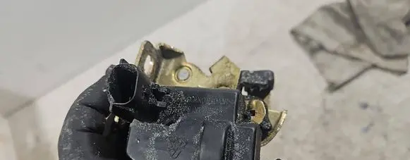 Loading door lock