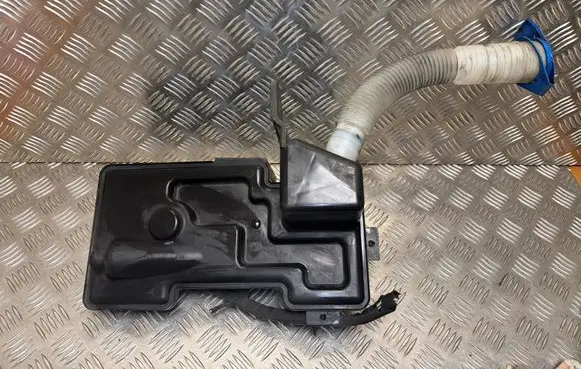 Volkswagen Tiguan Windshield washer fluid reservoir/tank 5N0955453 5N0955453A 5N0955453B