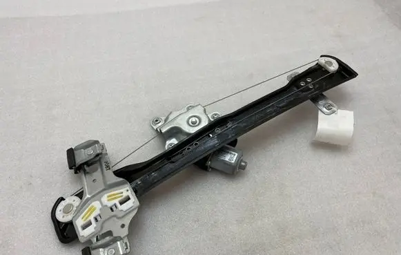 Buick Encore I Front door window regulator with motor 98830SUV11