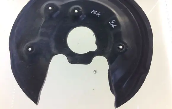 Volkswagen PASSAT B6 Rear brake disc plate dust cover 5N0615611C