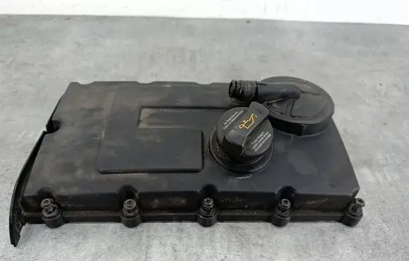 Volkswagen Touran I Rocker cam cover 03G103475